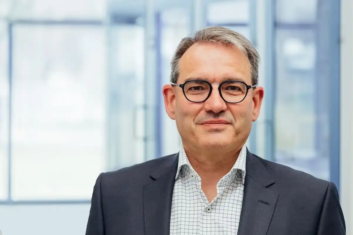 Portrait of Dr.-Ing. René W. Scharn, MBA, executive and contact person at Arnstädter Werkzeug- und Maschinenbau GmbH.