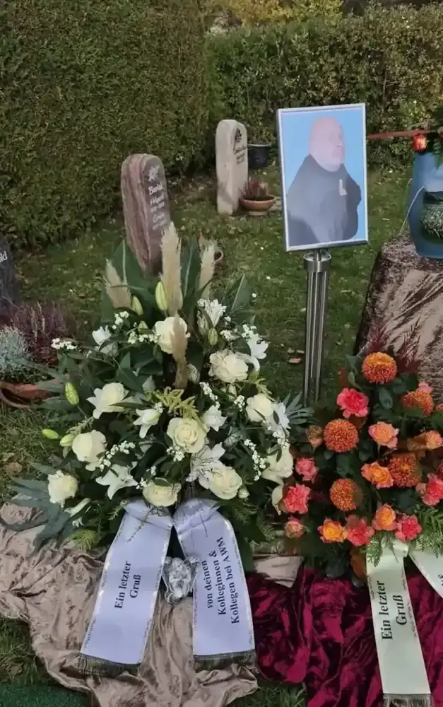 Floral tribute and wreath from the colleagues at AWM Arnstadt in memory of Stefan Weiß.
