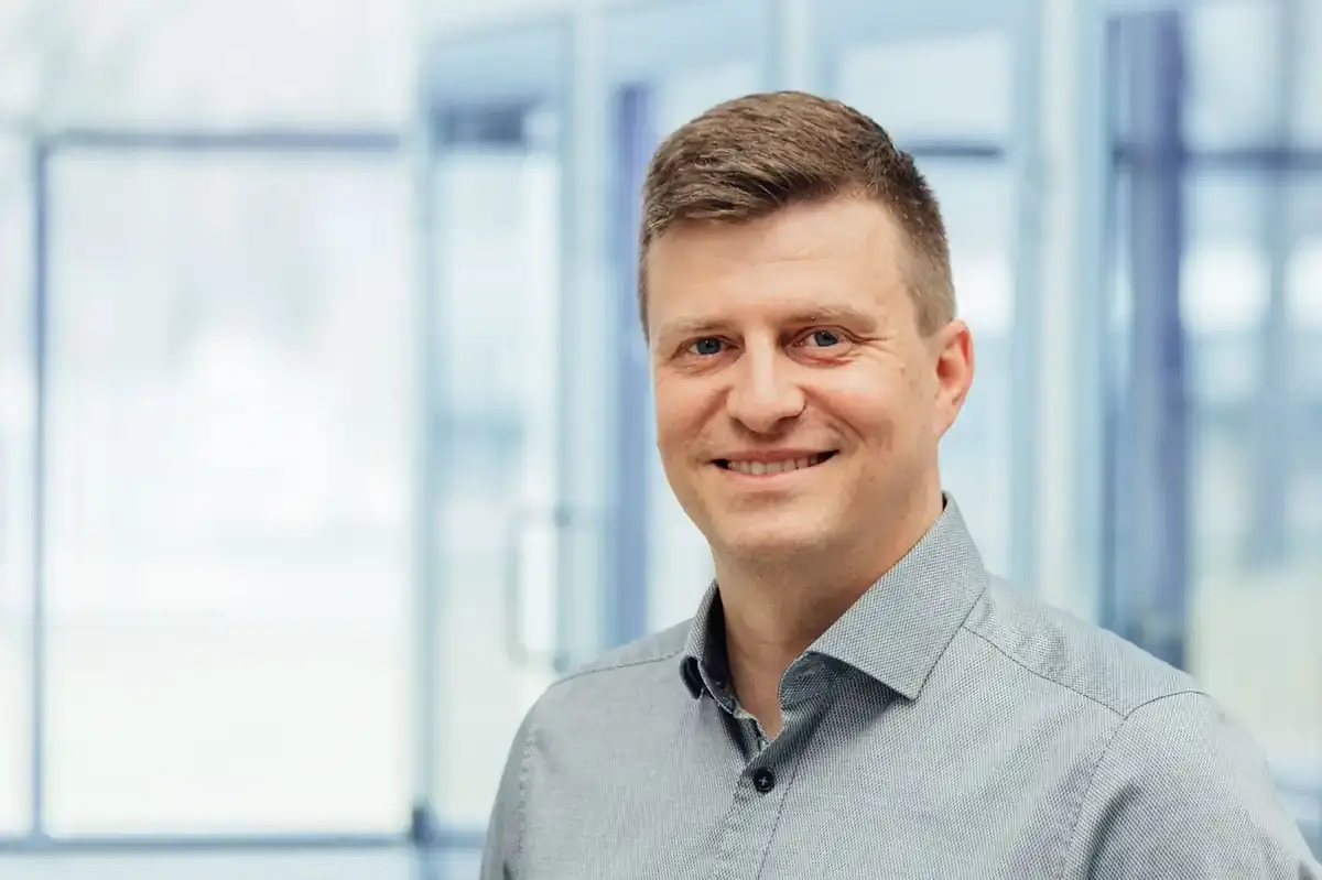 Portrait of Peter Hofmann, Deputy Business Unit Manager for Toolmaking at Arnstädter Werkzeug- und Maschinenbau GmbH.