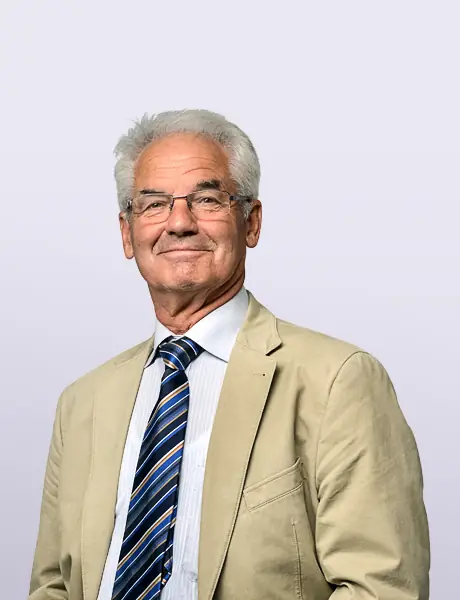 Portrait of company founder Mr. Moka of Arnstädter Werkzeug- und Maschinenbau GmbH.